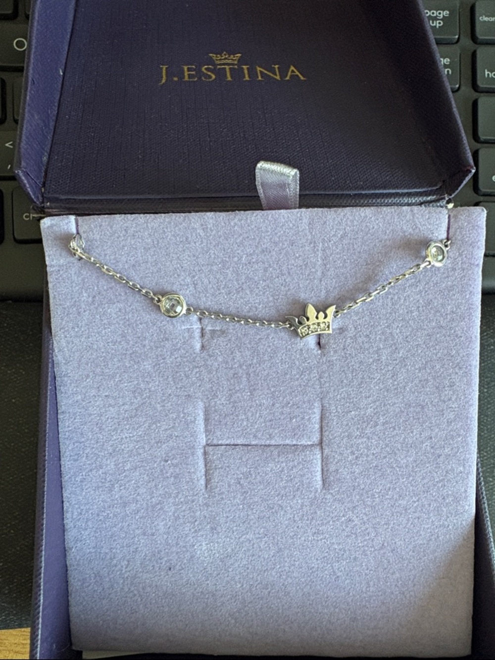 Silver Crown Pendant bracelet in Silver